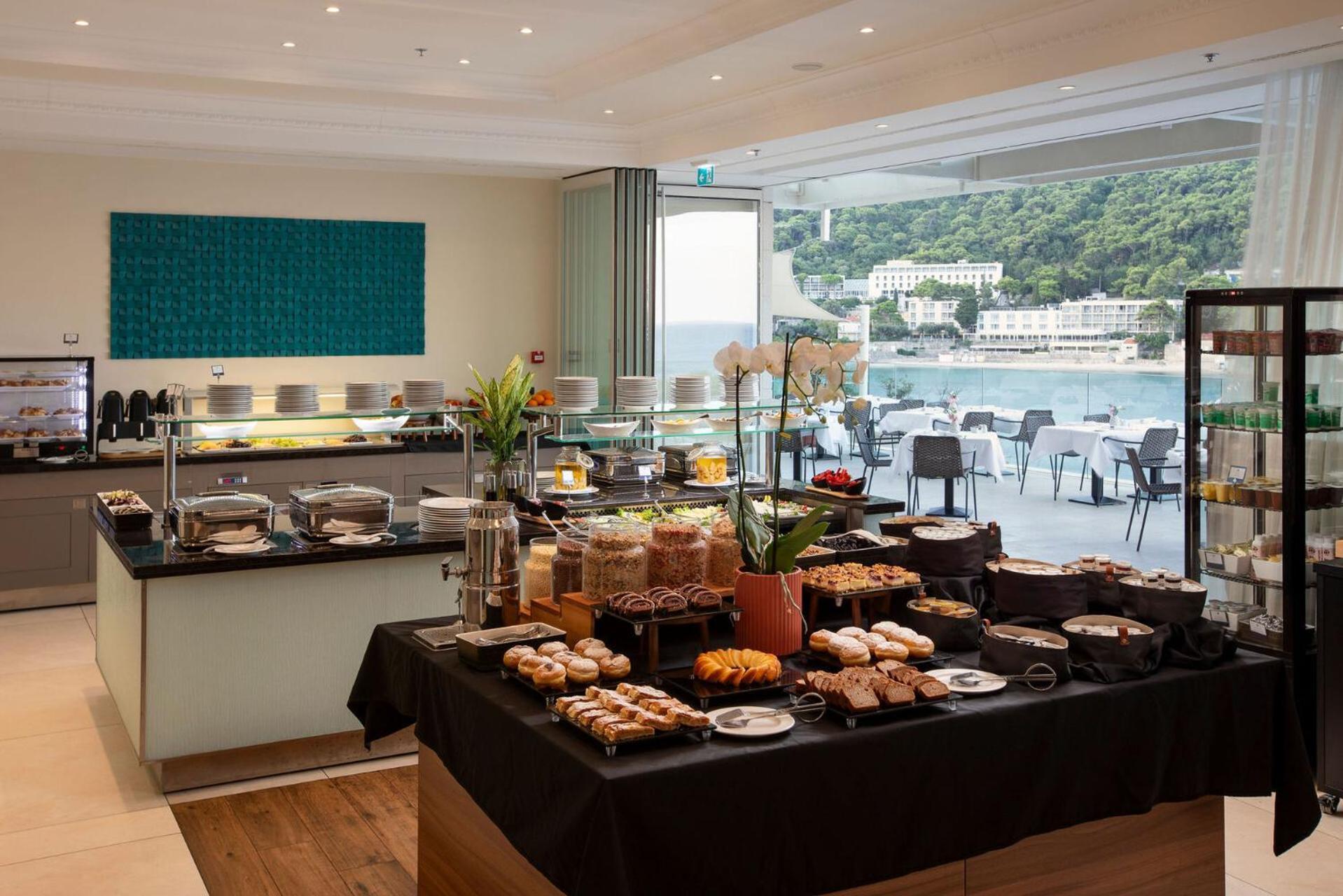 Hotel More (Adults Only) Dubrovnik Ngoại thất bức ảnh The Club at Hong Kong International Airport